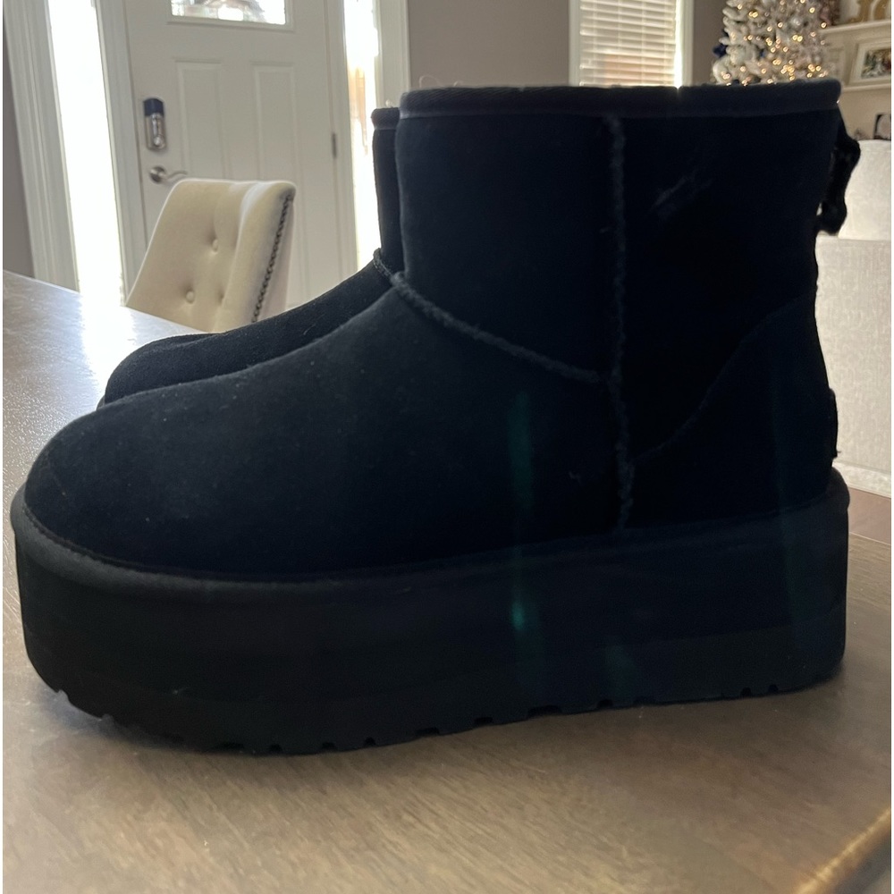 Almost brand new platform uggs. Only worn twice. Nothing wrong with them.